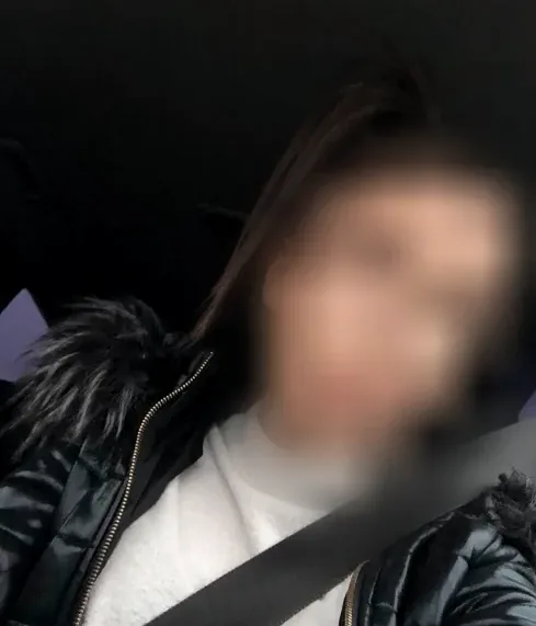 Amira, 28