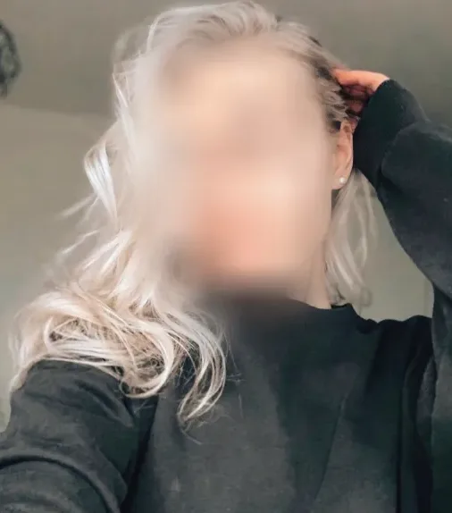 Caitlin, 24