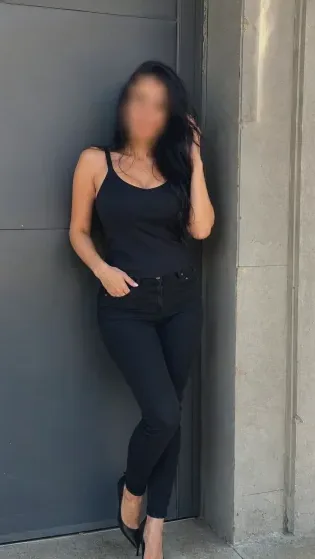 Emily, 33