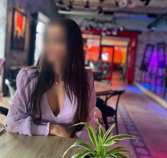 Emma, 30