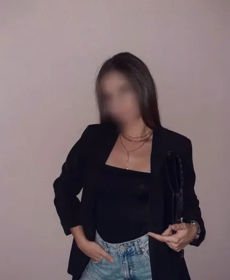 Evie, 35