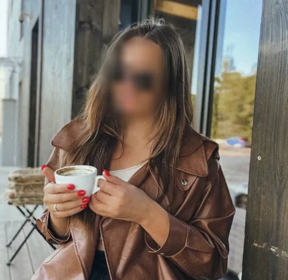 Hayley, 27