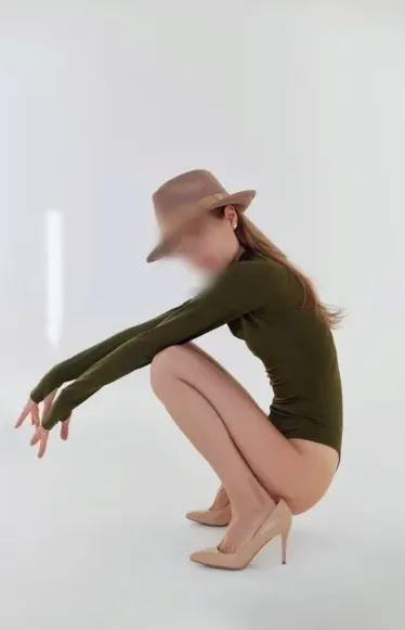 Holly, 30