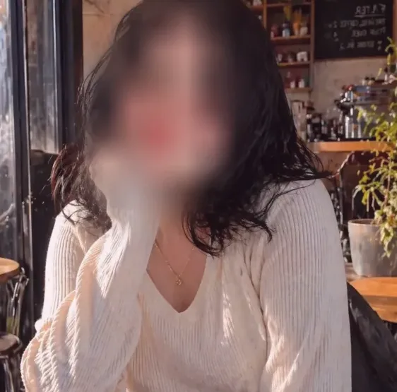 Julia, 25