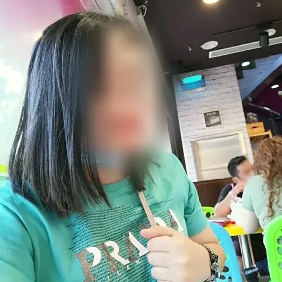 Kayleigh, 37