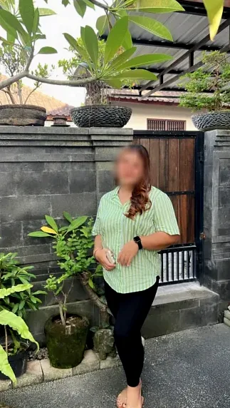 Laura, 39