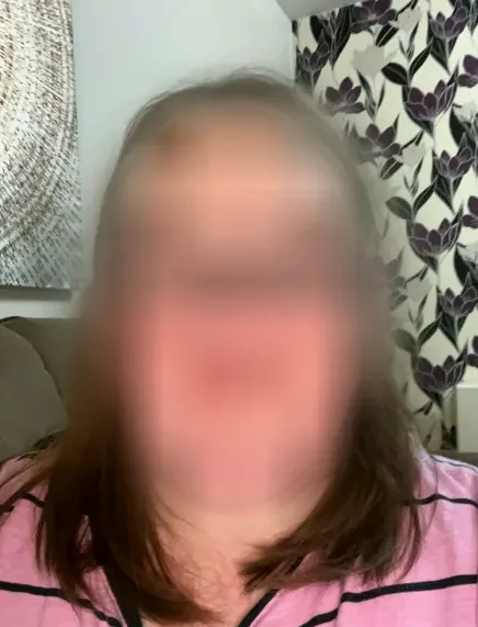 Mia, 30
