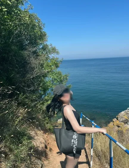 Naomi, 22