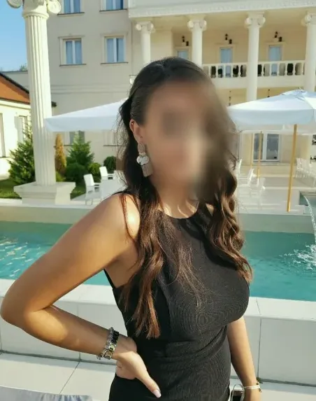 Nour, 29