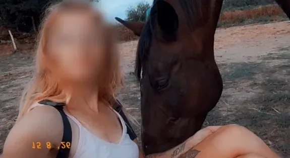 Samantha, 33